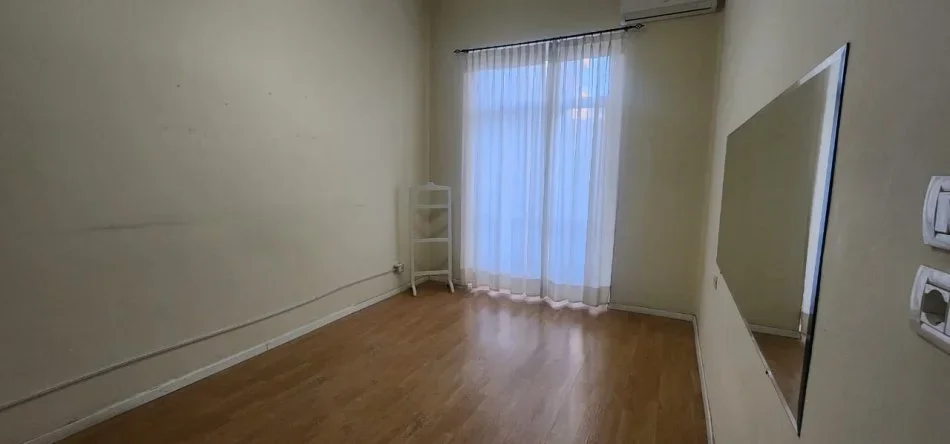 Tirane, jepet me qera apartament 2+1 , 80 m² 500 € (Sheshi Wilson)