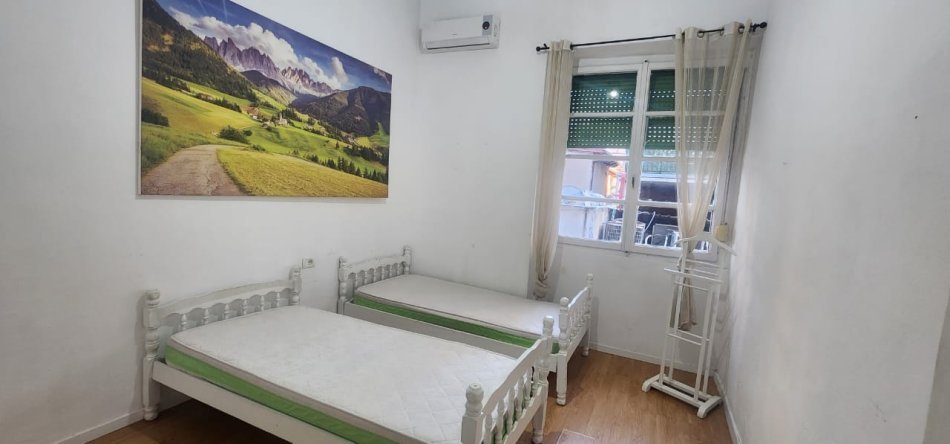 Tirane, jepet me qera apartament 2+1 , 80 m² 500 € (Sheshi Wilson)