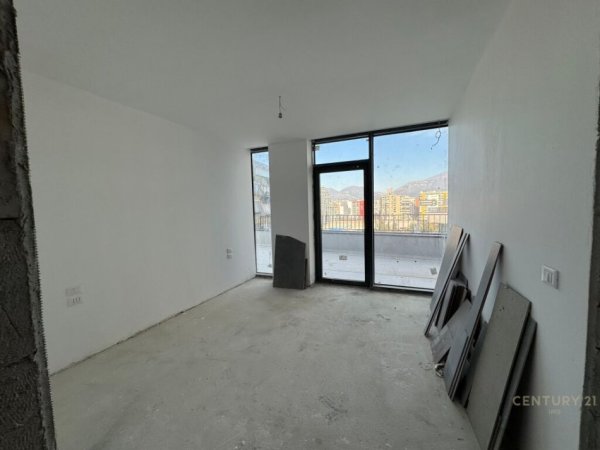 Tirane, jap me qera zyre , 194 m² 1.600 € (Lake View Residences, Liqeni i Tiranës)