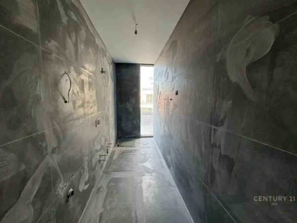 Tirane, jap me qera zyre , 194 m² 1.600 € (Lake View Residences, Liqeni i Tiranës)