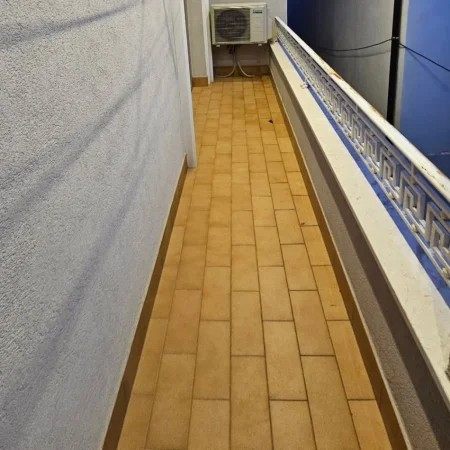 Tirane, jepet me qera Vile 3+1 Kati 2, 800 € (tregu elektrik)