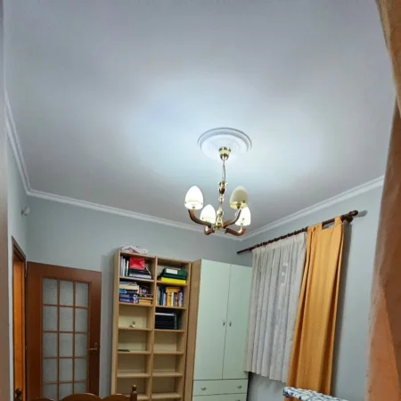 Tirane, jepet me qera Vile 3+1 Kati 2, 800 € (tregu elektrik)