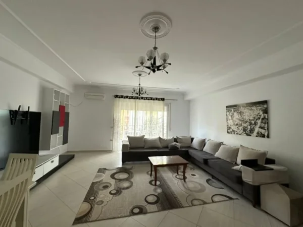 Tirane, jepet me qera apartament 3+1+Ballkon Kati 3, 150 m² 600 € (Liqeni i Thate)