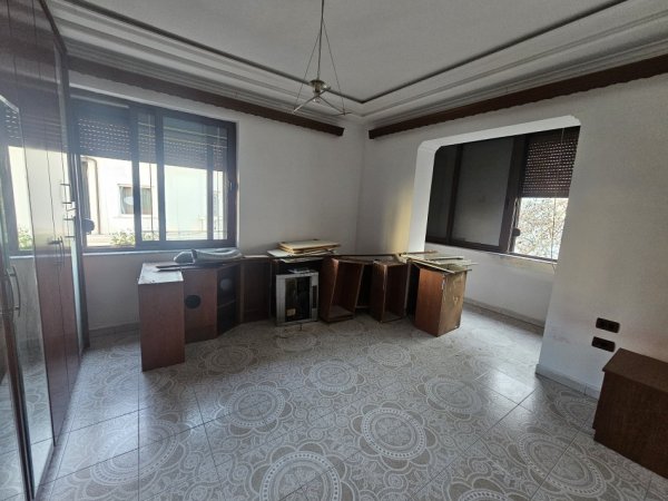 Tirane, shitet apartament 2+1 Kati 4, 75 m² 200.000 € (Toptani)