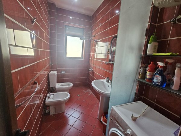 Tirane, shitet apartament 2+1 Kati 4, 75 m² 200.000 € (Toptani)