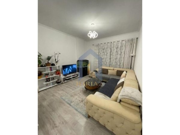 Tirane, jepet me qera apartament 1+1+Ballkon Kati 6, 79 m² 650 € (Rruga e Kavajes)