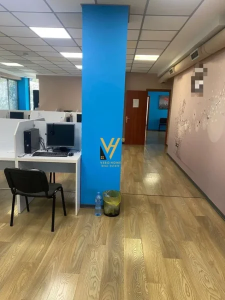 Tirane, jepet me qera ambjent biznesi Kati 1, 280 m² 3.000 € (SELVIA)