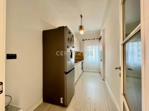 Tirane, jap me qera apartament 2+1 , 90 m² 1.000 € (Ish Blloku)