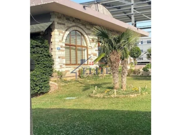 Tirane, jepet me qera bar-resorant Kati 0, 2.000 m² 1.400 € (Vore)