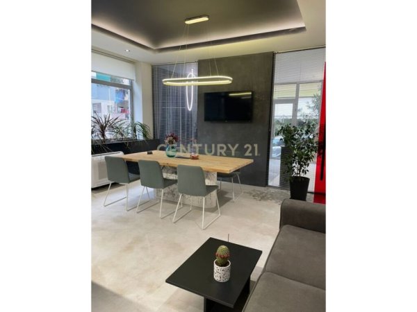 Tirane, shes ambjent biznesi Kati 0, 101 m² 250.000 € (Liqeni i Thatë)