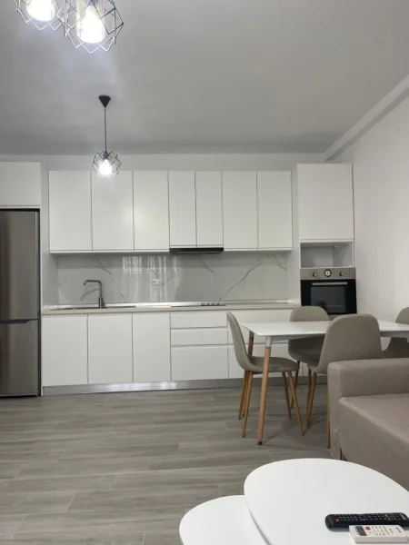 Tirane, jepet me qera apartament 2+1 Kati 2, 120 m² 500 € (Rruga 5 Maji)