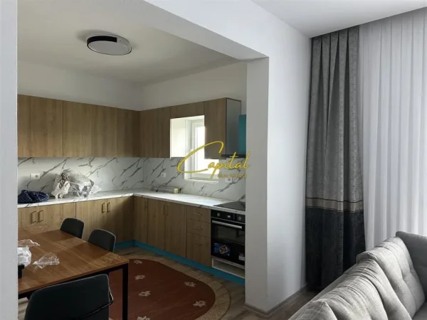 Tirane, jepet me qera apartament 3+1 Kati 2, 120 m² 700 € (SPITALI AMERIKAN 3)