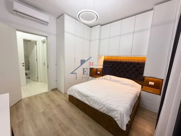 Tirane, shitet apartament 2+1+Ballkon Kati 2, 72 m² (Kopshti Botanik)