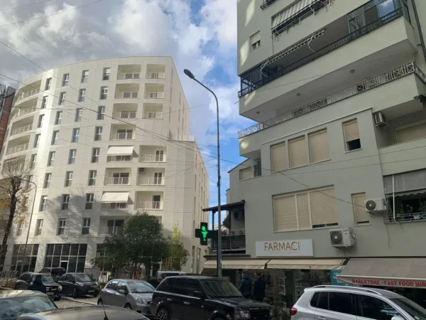 Tirane, shitet apartament 2+1+Ballkon Kati 3, 125 m² 335.000 € (rruga faik konica)