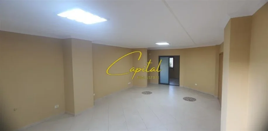 Tirane, shitet ambient biznesi Kati 0, 90 m² 550.000 € (21 DHJETORI)