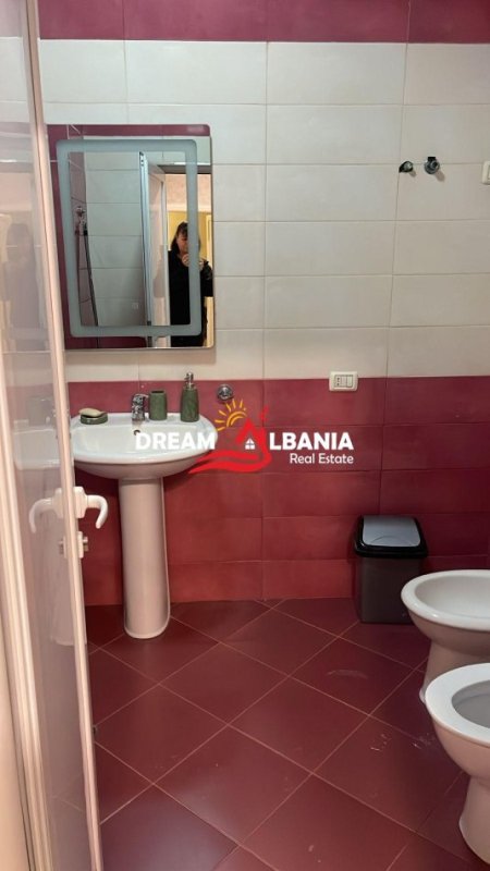Tirane, jepet me qera apartament 3+1 Kati 2, 105 m² 900 € (Kopeshti Zoologjik)