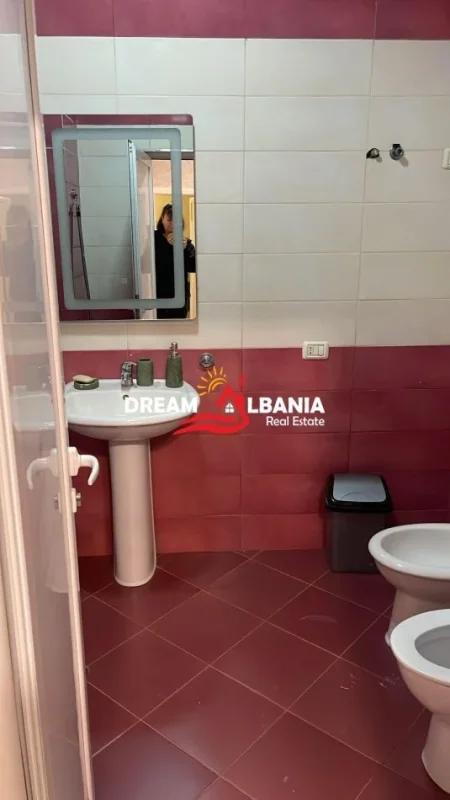 Tirane, jepet me qera apartament 3+1 Kati 2, 105 m² 900 € (Kopeshti Zoologjik)