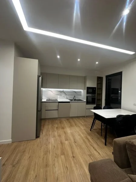 Tirane, jap me qera apartament 2+1+Ballkon Kati 4, 106 m² 700 € (Rruga Xhanfize Keko)