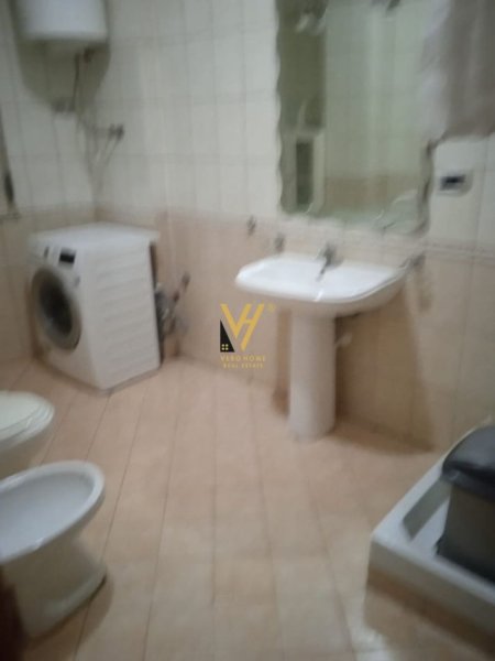 Tirane, jepet me qera apartament 2+1+Ballkon Kati 2, 73 m² 600 € (RRUGA E DURRESIT)