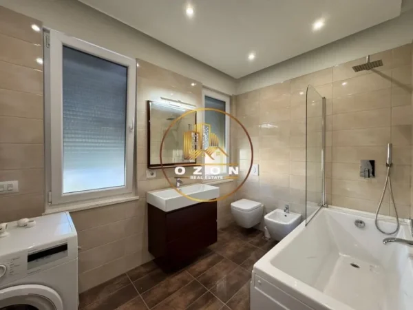 Vile për Shitje në Lunder, pranë Colombo 2, Zona e TEG-ut!