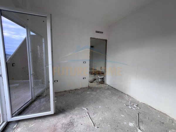 Tirane, shitet apartament 1+1+Ballkon Kati 9, 64 m² 104.000 € (Laprake)