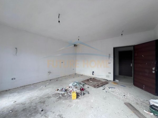 Tirane, shitet apartament 1+1+Ballkon Kati 9, 64 m² 104.000 € (Laprake)