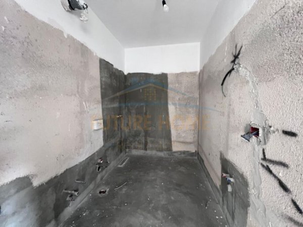 Tirane, shitet apartament 1+1+Ballkon Kati 9, 64 m² 104.000 € (Laprake)