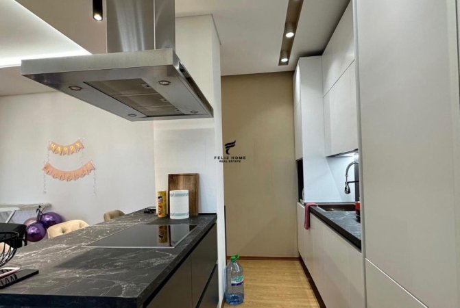 Tirane, jepet me qera apartament 2+1+Ballkon Kati 7, 134 m² 1.100 € (RRUGA E KAVAJES)