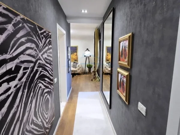 Tirane, shitet apartament 1+1+Ballkon Kati 4, 70 m² 176.000 € (Komuna e Parisit)