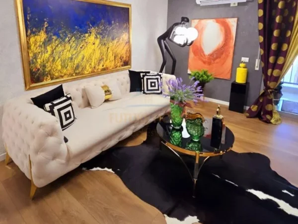 Tirane, shitet apartament 1+1+Ballkon Kati 4, 70 m² 176.000 € (Komuna e Parisit)