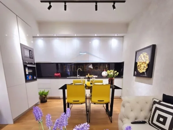 Tirane, shitet apartament 1+1+Ballkon Kati 4, 70 m² 176.000 € (Komuna e Parisit)