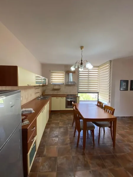 Tirane, jepet me qera apartament 2+1+Aneks+Ballkon Kati 6, 90 m² 600 € (air albania)