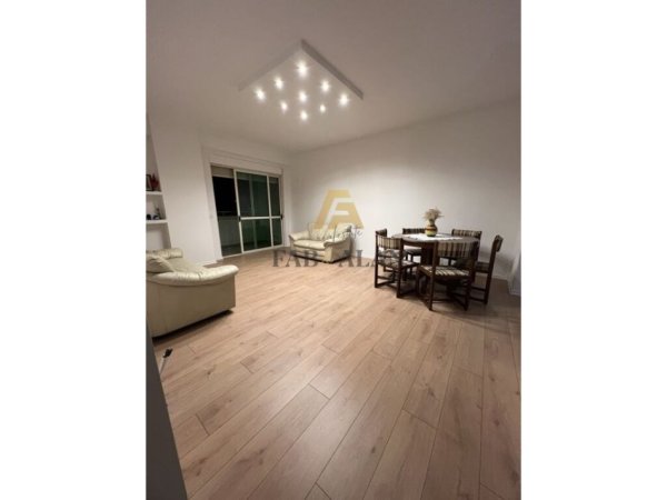 Tirane, jepet me qera apartament 2+1+2 Kati 4, 650 € (Riza Cerova)