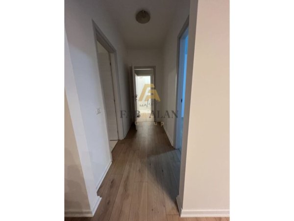 Tirane, jepet me qera apartament 2+1+2 Kati 4, 650 € (Riza Cerova)