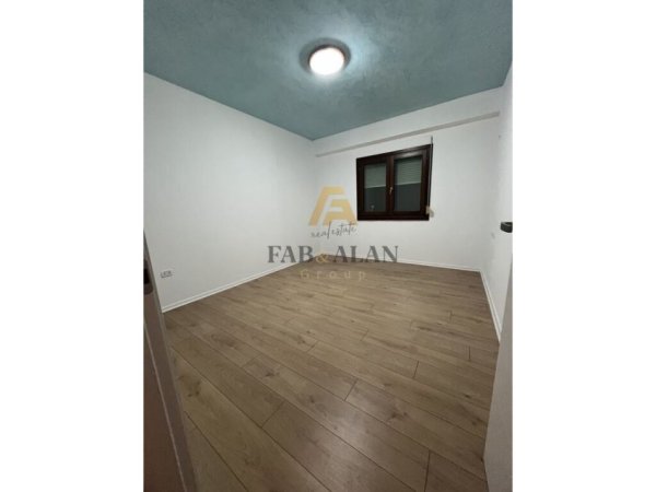 Tirane, jepet me qera apartament 2+1+2 Kati 4, 650 € (Riza Cerova)
