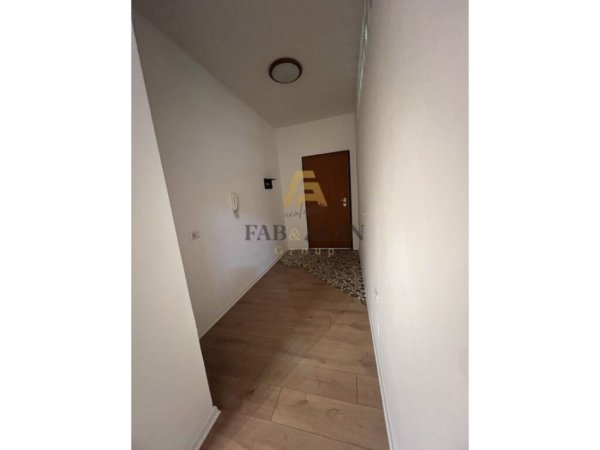 Tirane, jepet me qera apartament 2+1+2 Kati 4, 650 € (Riza Cerova)