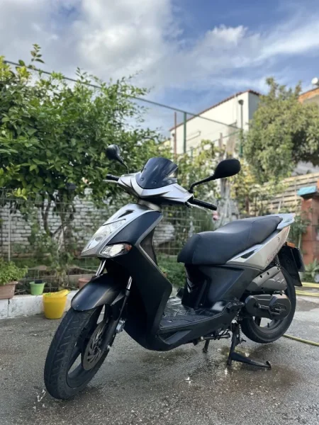 Tirane, shes Scooter Agility , gri e erret 23.000 km 1.200 €