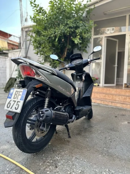 Tirane, shes Scooter Agility , gri e erret 23.000 km 1.200 €