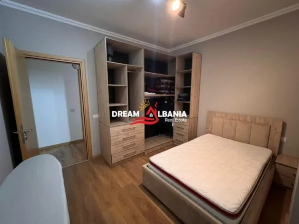 Tirane, shitet apartament 2+1+Ballkon Kati 3, 108 m² 218.000 € (Te Kopshti Botanik prane Xhamise)