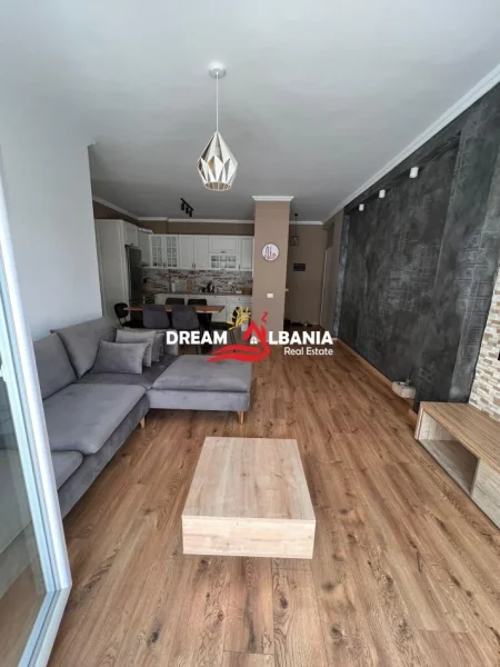 Tirane, shitet apartament 2+1+Ballkon Kati 3, 108 m² 218.000 € (Te Kopshti Botanik prane Xhamise)
