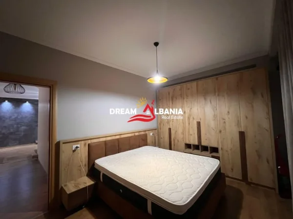 Tirane, shitet apartament 2+1+Ballkon Kati 3, 108 m² 218.000 € (Te Kopshti Botanik prane Xhamise)