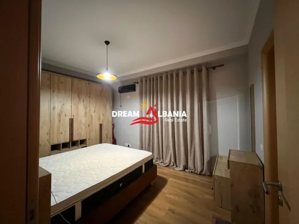 Tirane, shitet apartament 2+1+Ballkon Kati 3, 108 m² 218.000 € (Te Kopshti Botanik prane Xhamise)