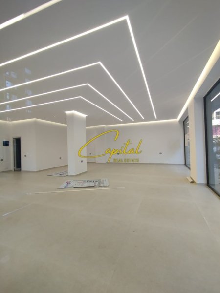 Tirane, jepet me qera dyqan Kati 0, 90 m² 2.500 € (21 DHJETORI)