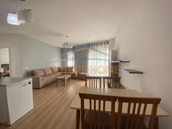 Tirane, shitet apartament 2+1+Ballkon Kati 5, 229.000 € (Kompleksi Kontakt, 21 Dhjetori)