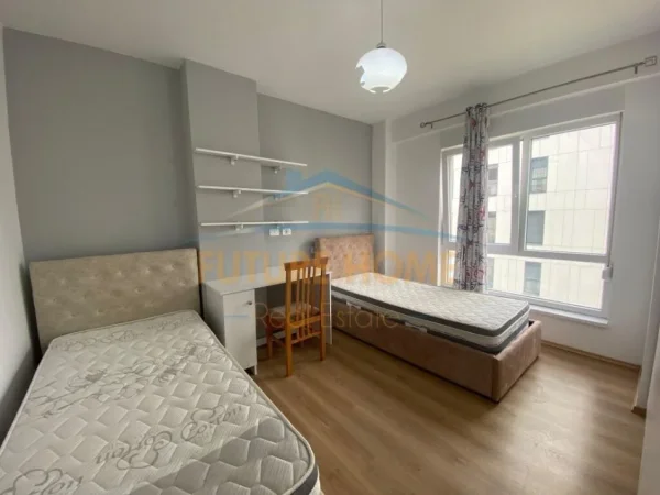 Tirane, shitet apartament 2+1+Ballkon Kati 5, 229.000 € (Kompleksi Kontakt, 21 Dhjetori)