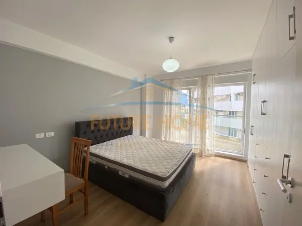 Tirane, shitet apartament 2+1+Ballkon Kati 5, 229.000 € (Kompleksi Kontakt, 21 Dhjetori)