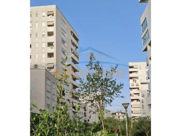 Tirane, shitet apartament 2+1+Ballkon Kati 5, 229.000 € (Kompleksi Kontakt, 21 Dhjetori)