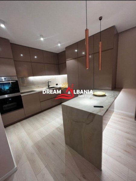 Tirane, jepet me qera apartament 2+1 Kati 9, 120 m² 1.800 € (rrugen Sami Frasheri)