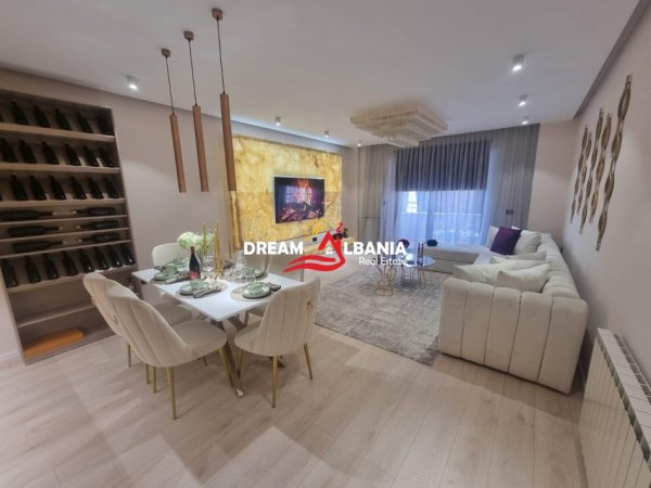Tirane, jepet me qera apartament 2+1 Kati 9, 120 m² 1.800 € (rrugen Sami Frasheri)