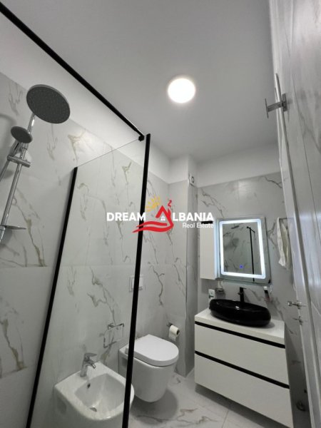 Tirane, jepet me qera apartament 2+1+Ballkon Kati 3, 90 m² 600 € (Prane Casa Italia, tek hotel Mercure)